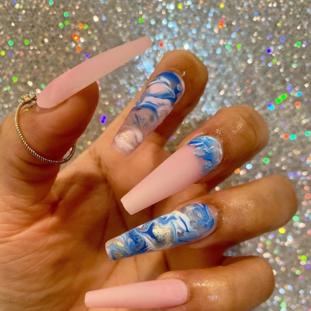 Press on nails